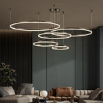 Suspension anneaux LED en cascade Cerchio – Cadre noir